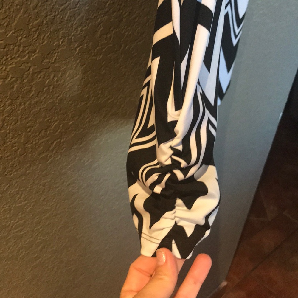 Cold Shoulder Chevron top - Picture 3 of 5